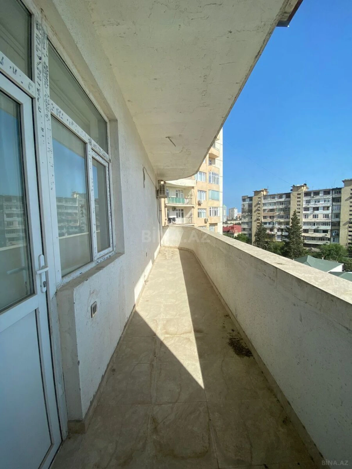 Satılır 5 otaqlı mənzil 210 m²