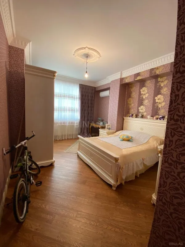 Satılır 5 otaqlı mənzil 210 m²
