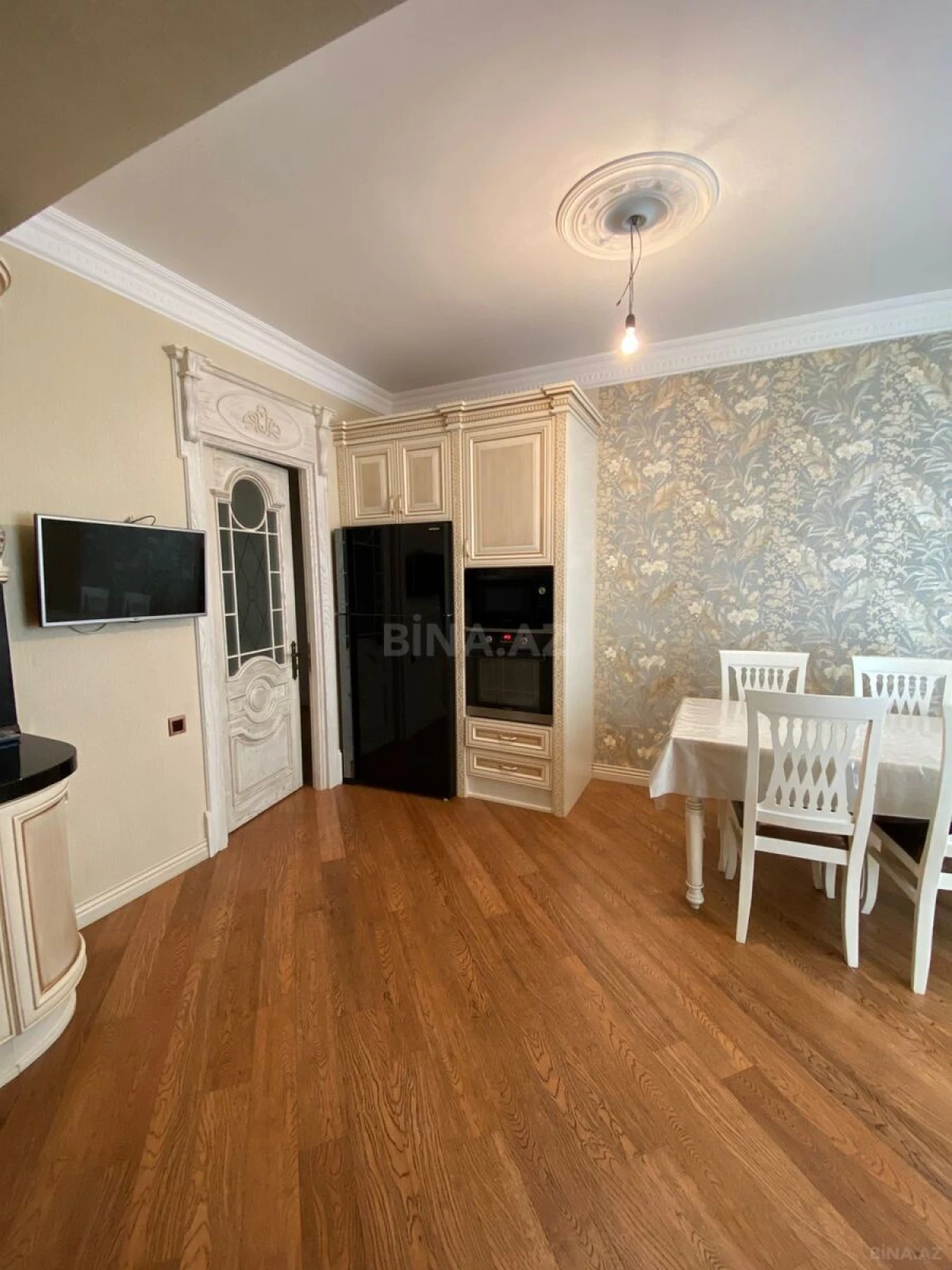 Satılır 5 otaqlı mənzil 210 m²