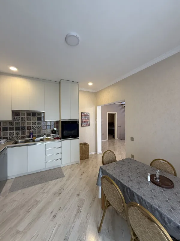 Satılır 13 otaqlı həyət evi 363 m²