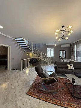 Satılır 13 otaqlı həyət evi 363 m²