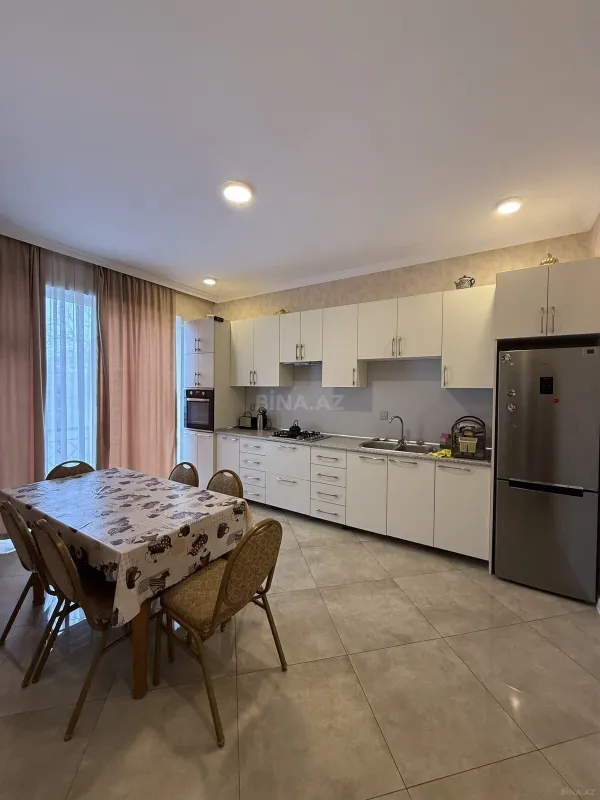 Satılır 13 otaqlı həyət evi 363 m²
