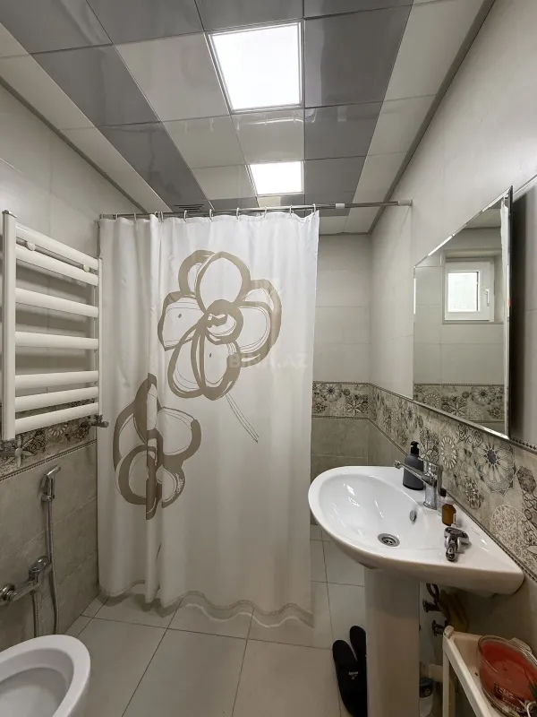 Satılır 13 otaqlı həyət evi 363 m²