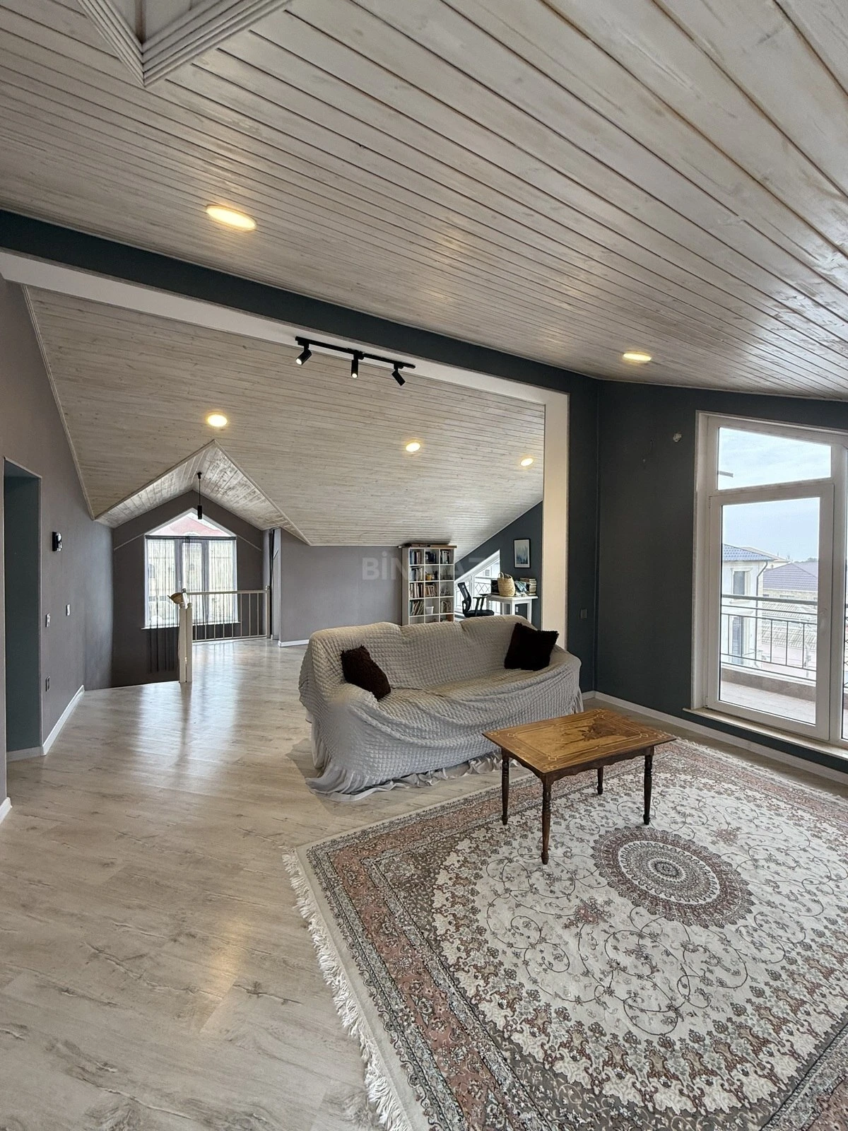 Satılır 13 otaqlı həyət evi 363 m²