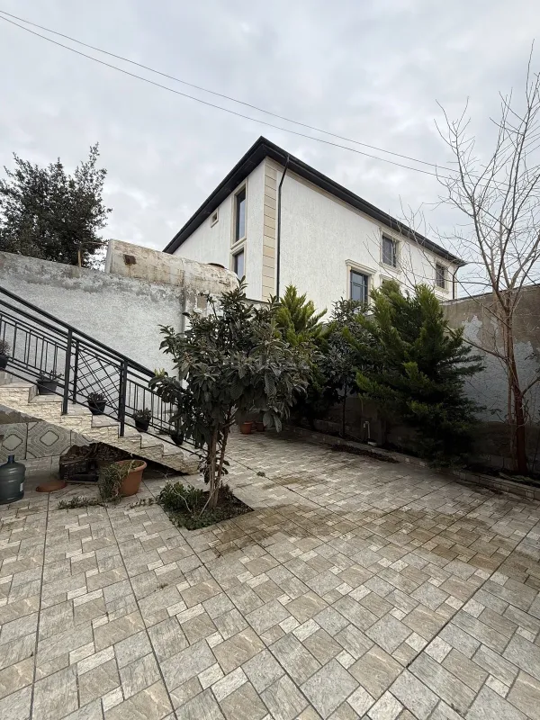 Satılır 13 otaqlı həyət evi 363 m²