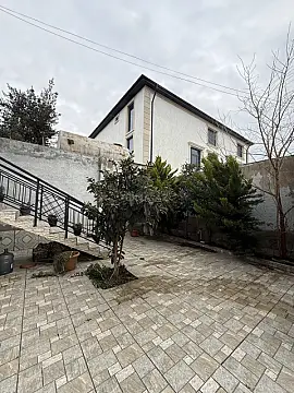 Satılır 13 otaqlı həyət evi 363 m²