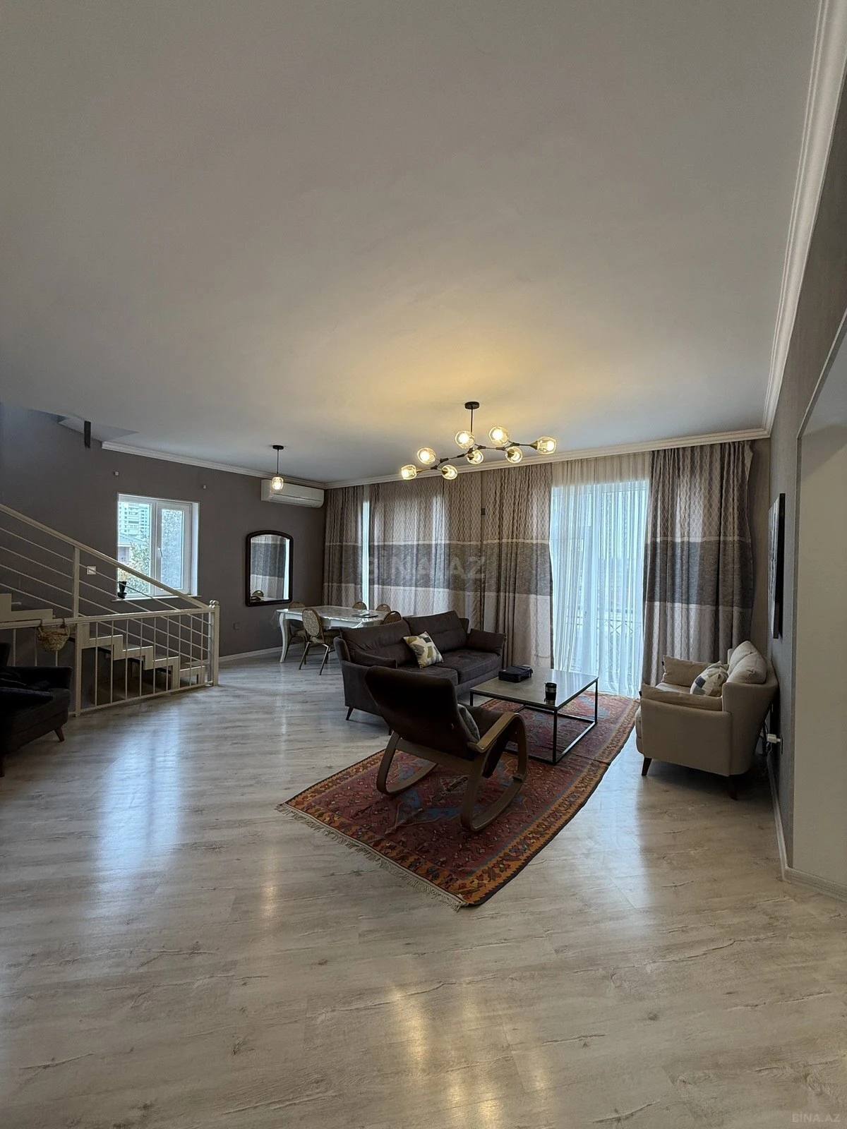 Satılır 13 otaqlı həyət evi 363 m²