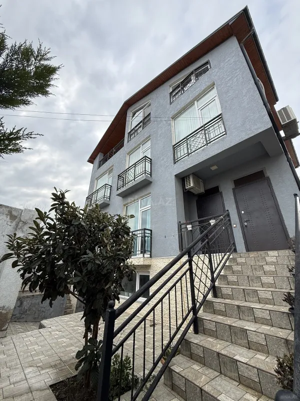 Satılır 13 otaqlı həyət evi 363 m²