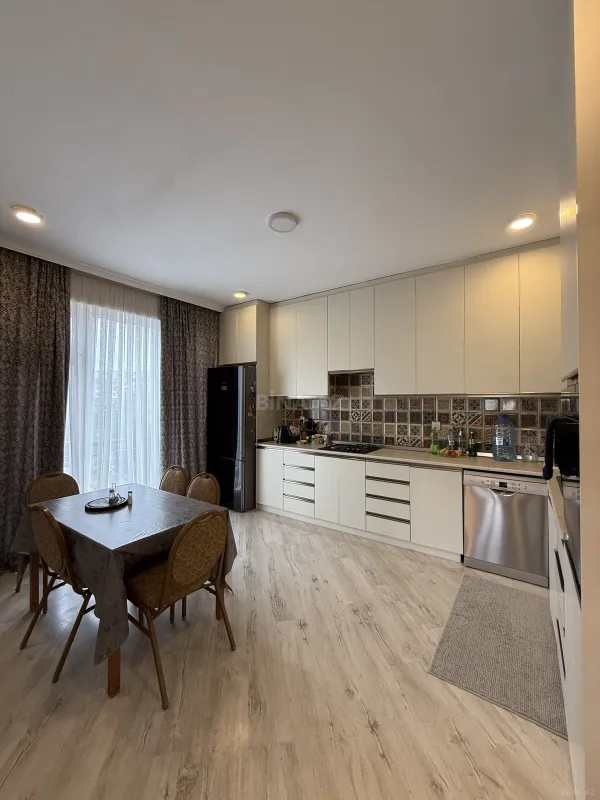 Satılır 13 otaqlı həyət evi 363 m²