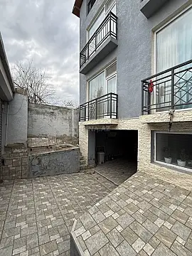 Satılır 13 otaqlı həyət evi 363 m²