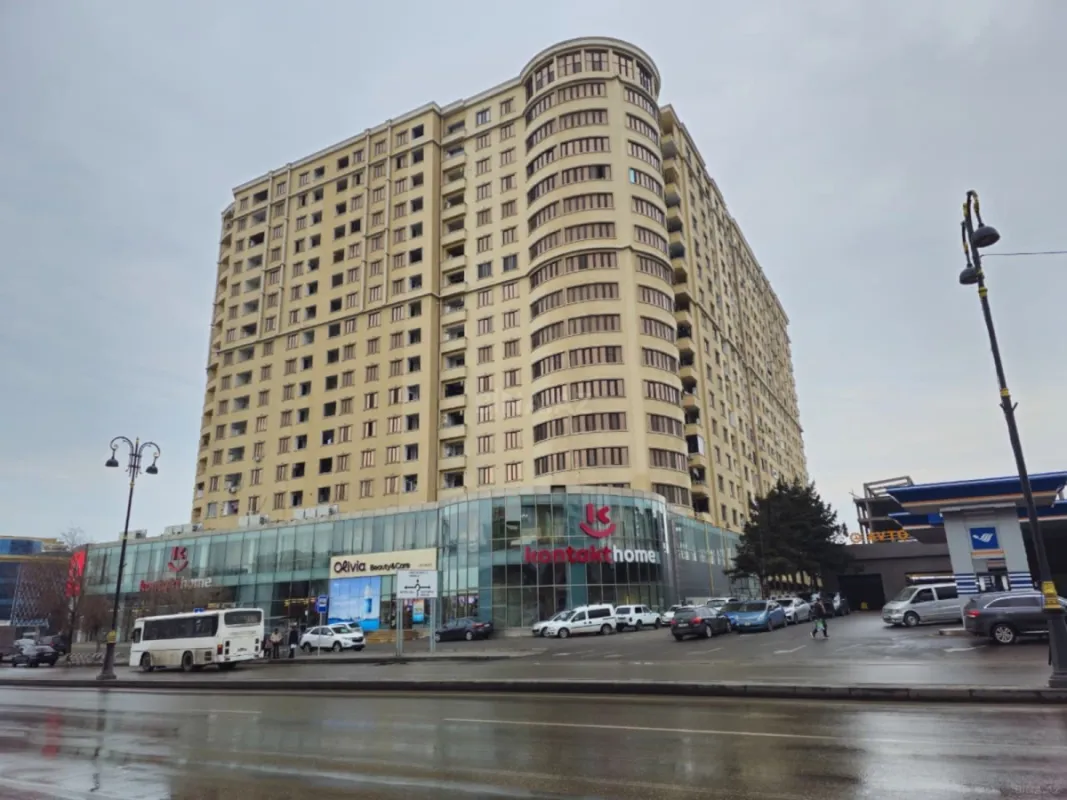 Satılır 3 otaqlı mənzil 139 m²