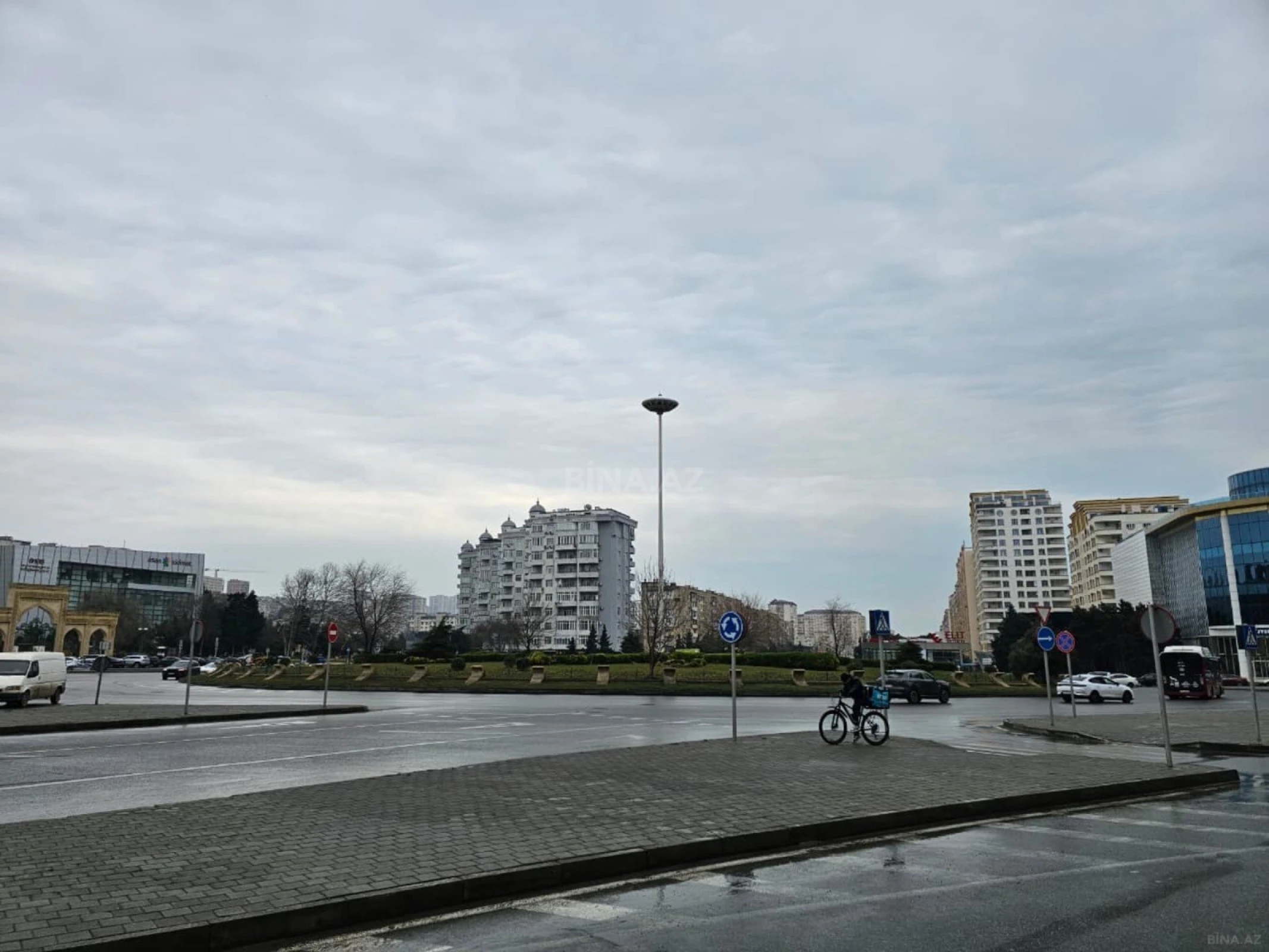 Satılır 3 otaqlı mənzil 139 m²