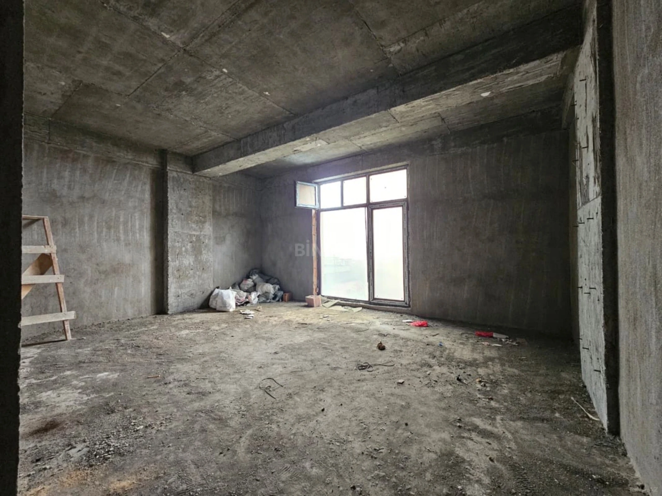 Satılır 3 otaqlı mənzil 139 m²