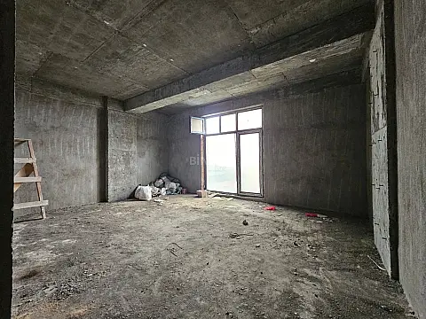 Satılır 3 otaqlı mənzil 139 m²