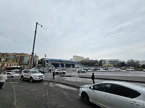 Satılır 3 otaqlı mənzil 139 m²