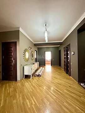 Satılır 4 otaqlı mənzil 160 m²