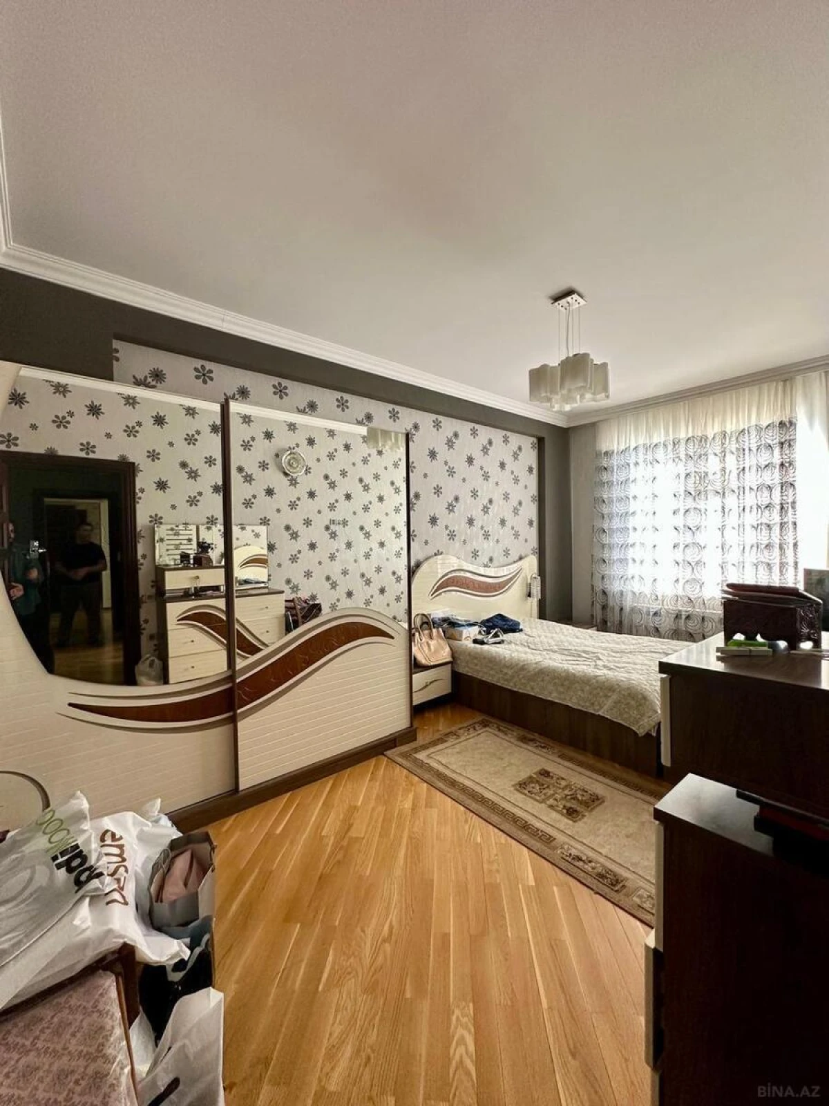 Satılır 4 otaqlı mənzil 160 m²