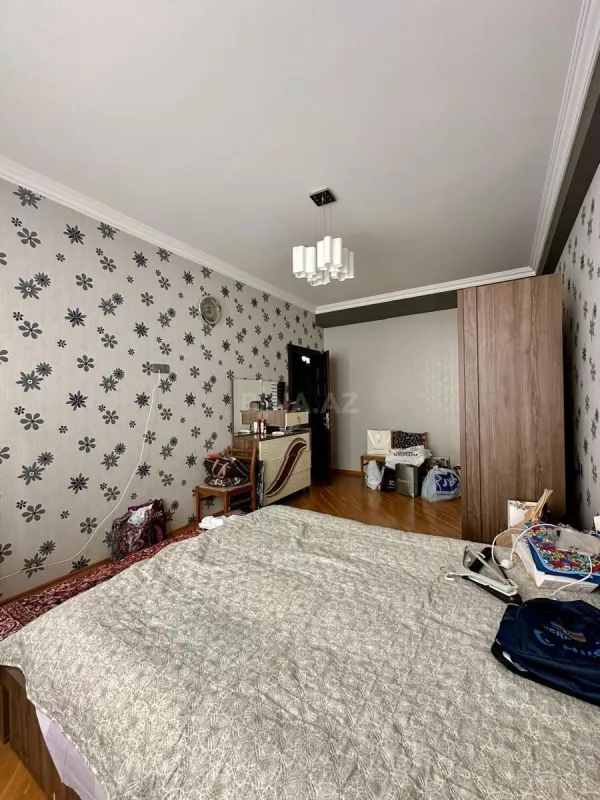 Satılır 4 otaqlı mənzil 160 m²