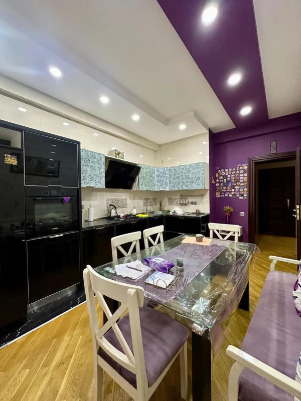 Satılır 4 otaqlı mənzil 160 m²
