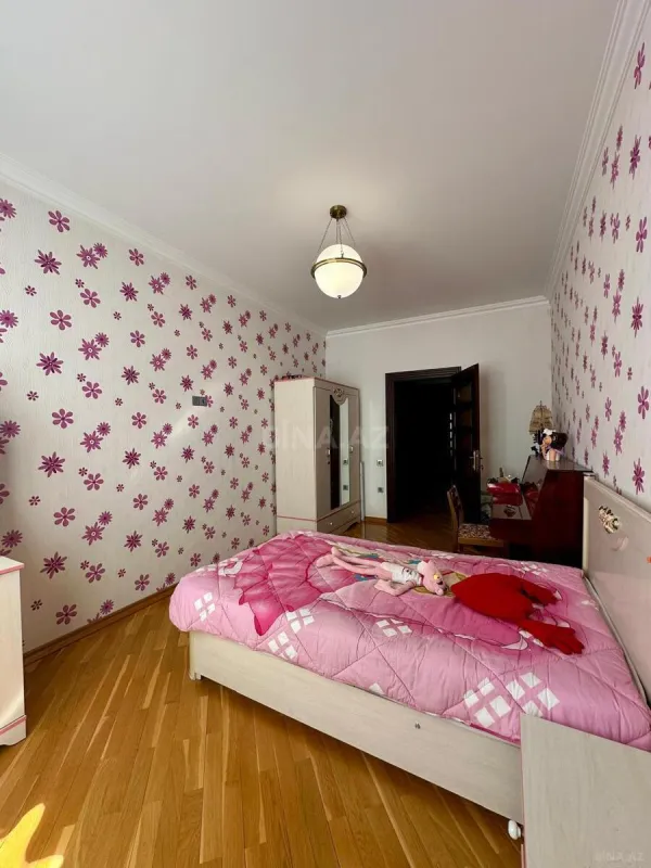 Satılır 4 otaqlı mənzil 160 m²