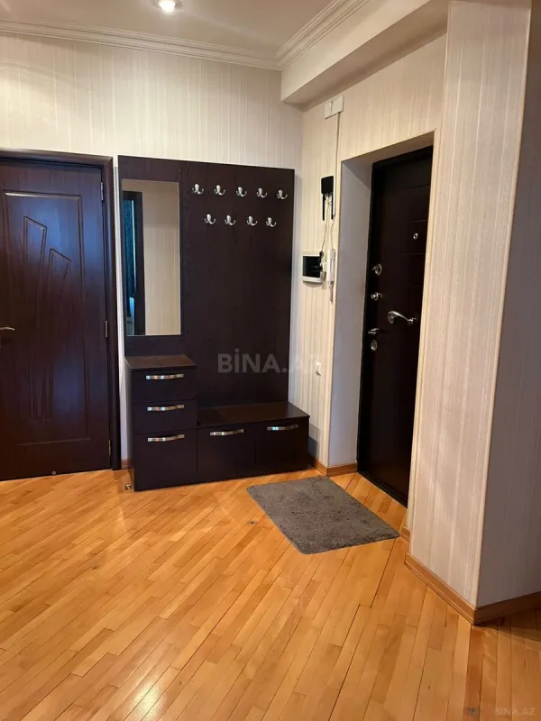 Satılır 3 otaqlı mənzil 108 m²