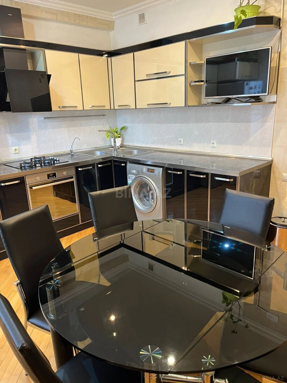 Satılır 3 otaqlı mənzil 108 m²