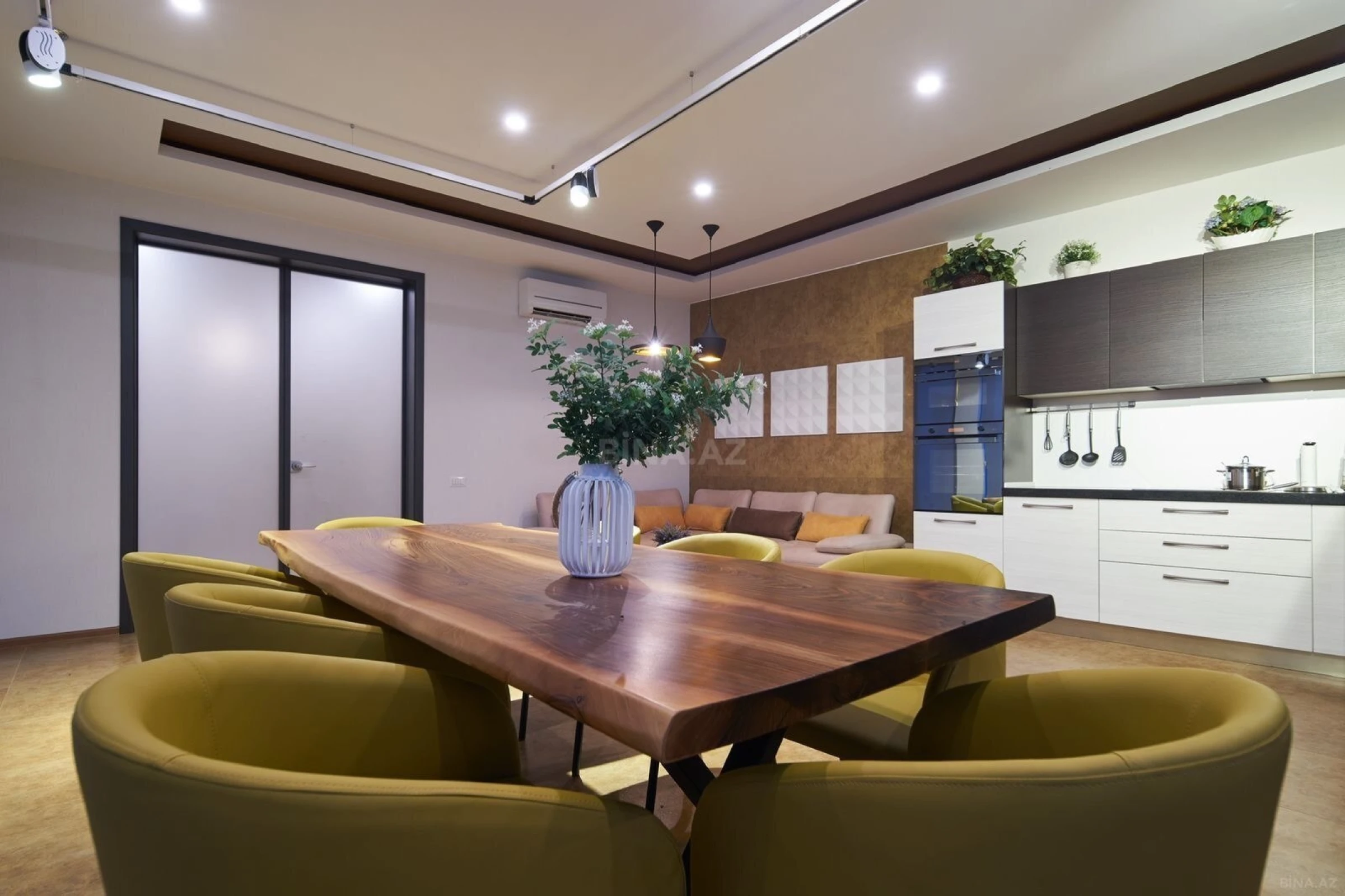 Kirayə verilir 6 otaqlı həyət evi 500 m²