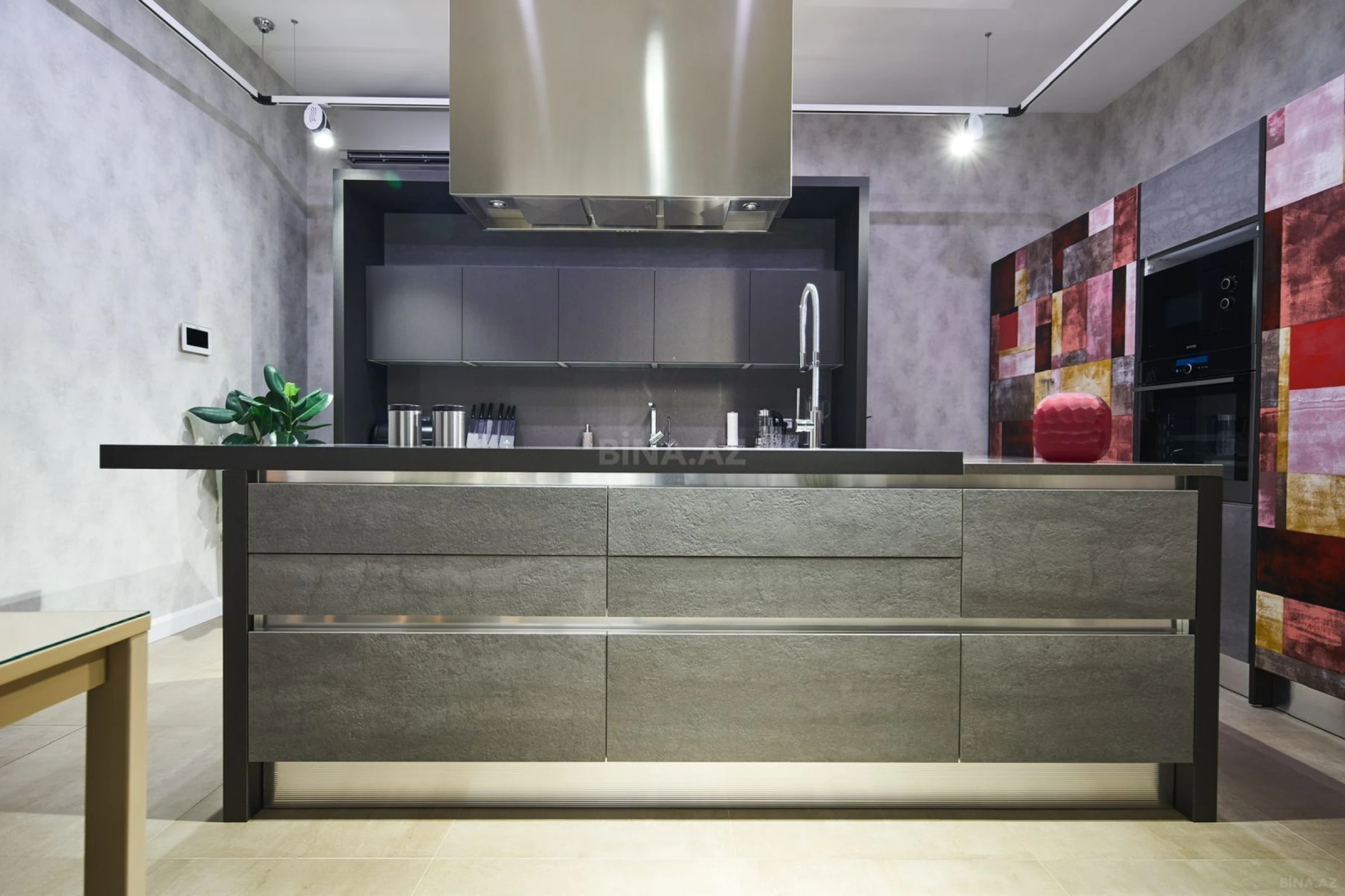 Kirayə verilir 6 otaqlı həyət evi 500 m²