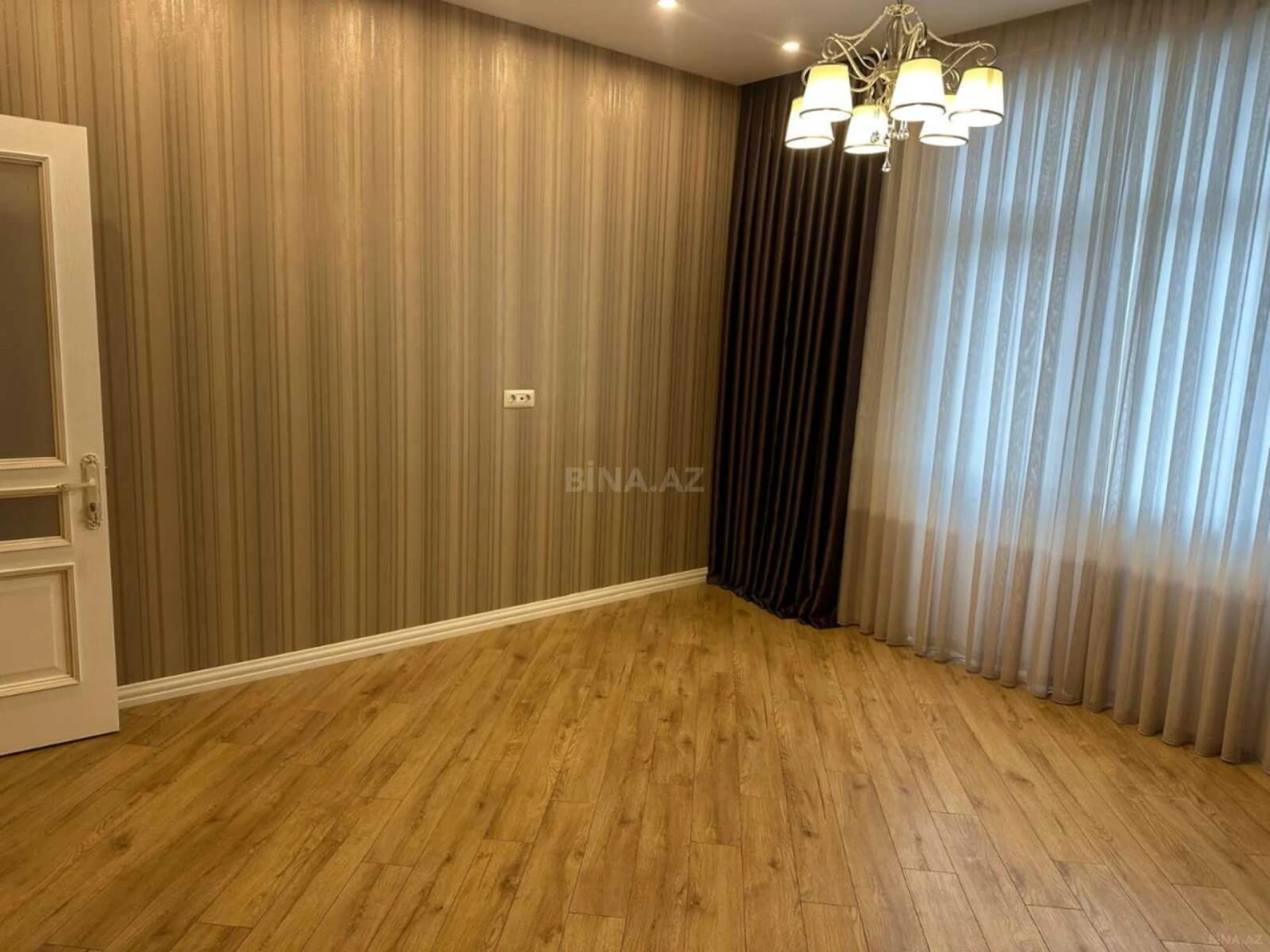 Satılır 4 otaqlı mənzil 171 m²