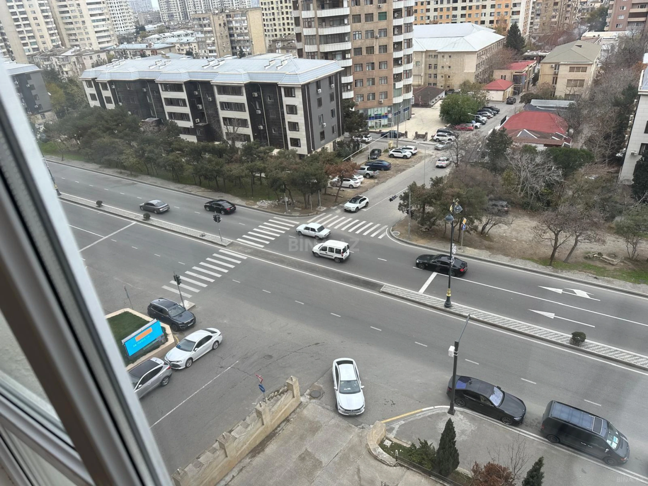 Satılır 4 otaqlı mənzil 171 m²