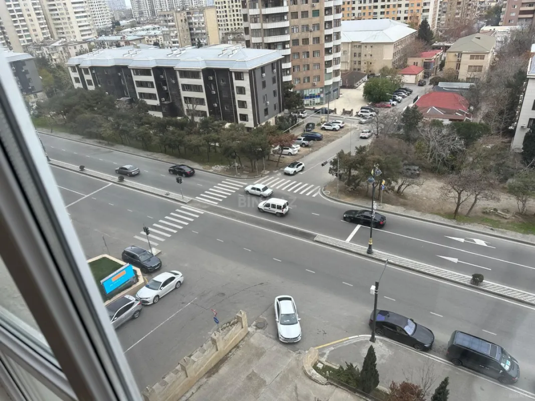 Satılır 4 otaqlı mənzil 171 m²