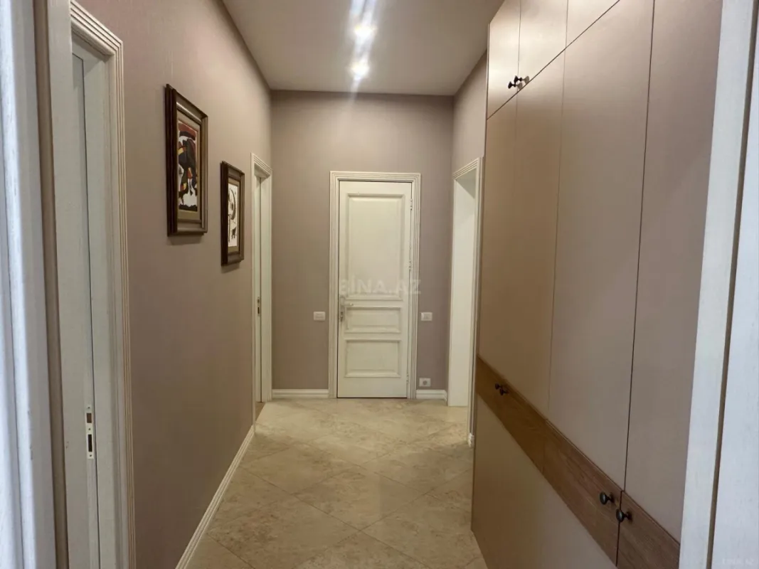 Satılır 4 otaqlı mənzil 171 m²