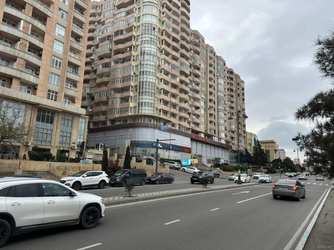 Satılır 4 otaqlı mənzil 171 m²