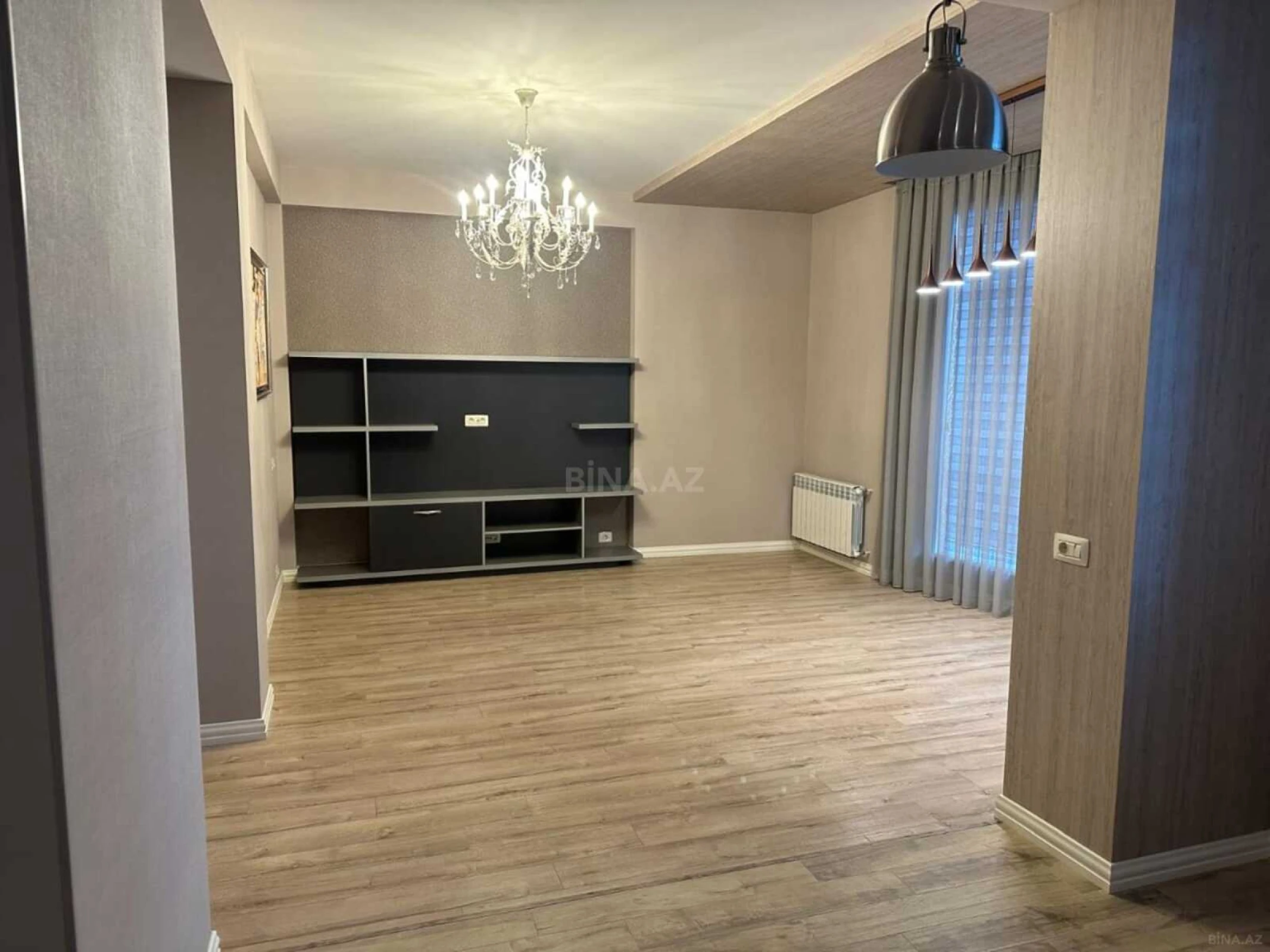 Satılır 4 otaqlı mənzil 171 m²