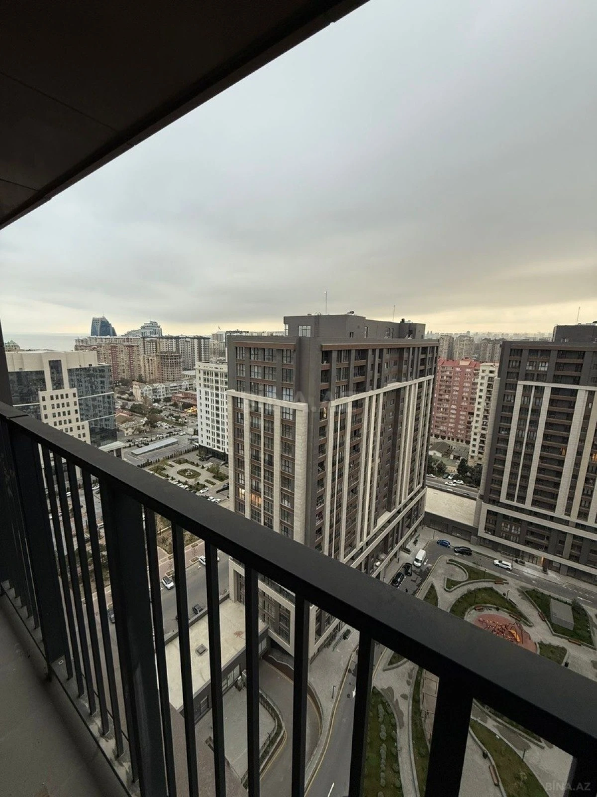 Satılır 3 otaqlı mənzil 124 m²