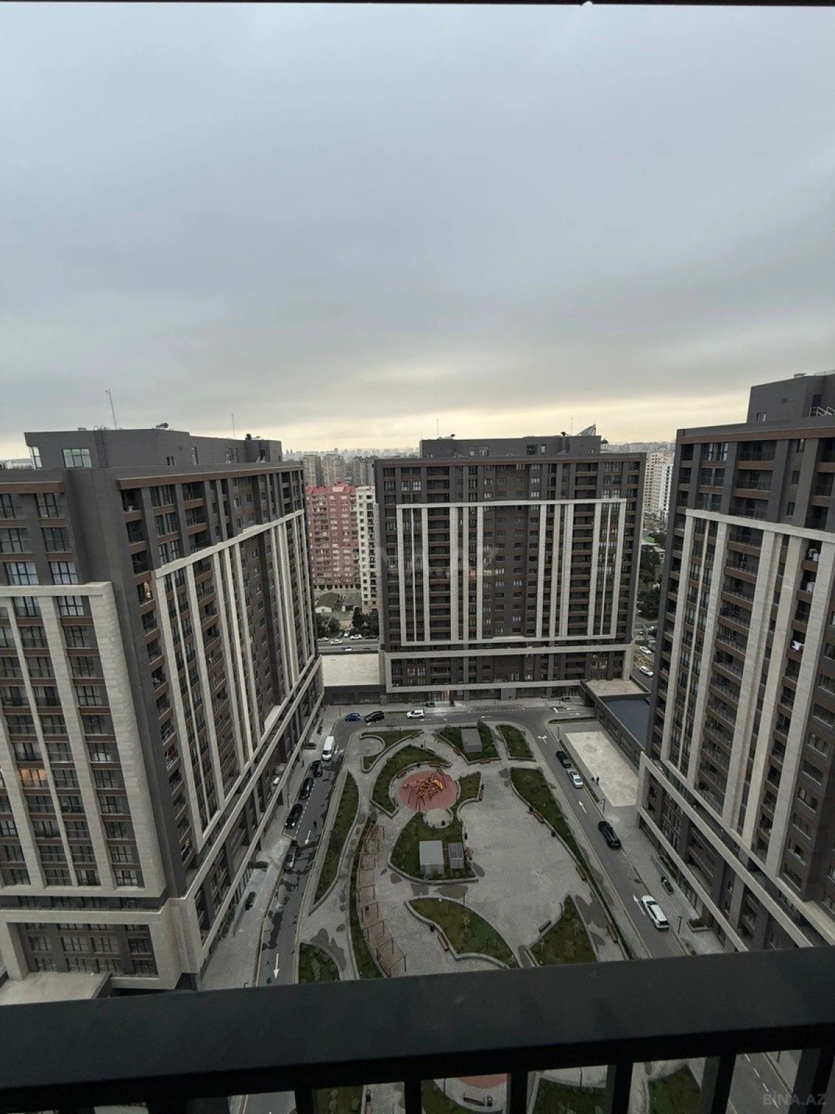 Satılır 3 otaqlı mənzil 124 m²