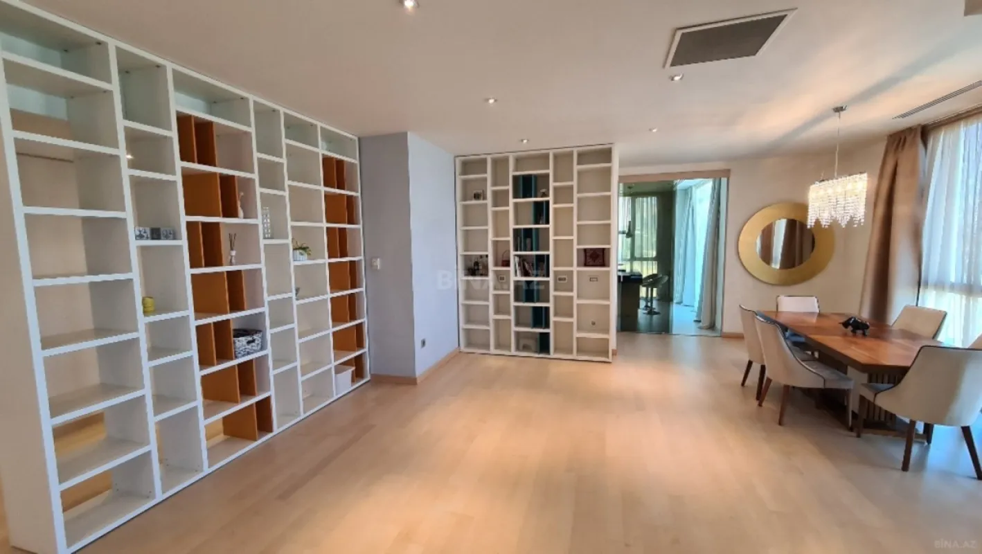 Satılır 4 otaqlı mənzil 185 m²