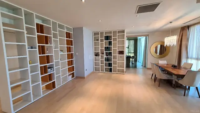 Satılır 4 otaqlı mənzil 185 m²