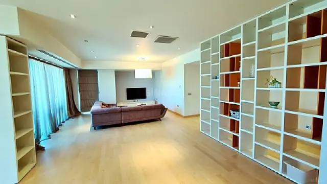 Satılır 4 otaqlı mənzil 185 m²