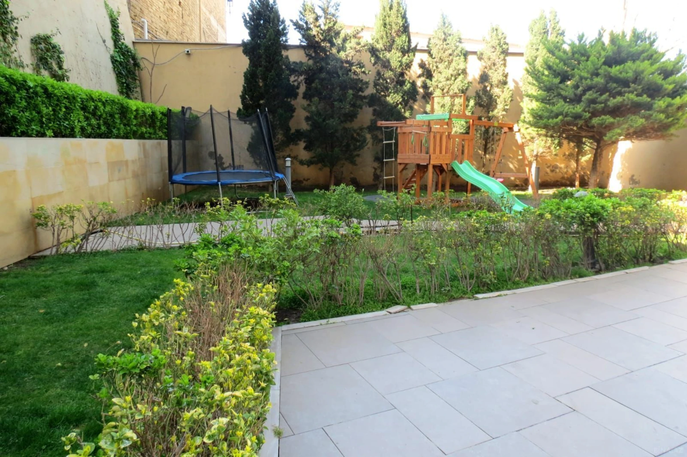 Satılır 4 otaqlı mənzil 185 m²