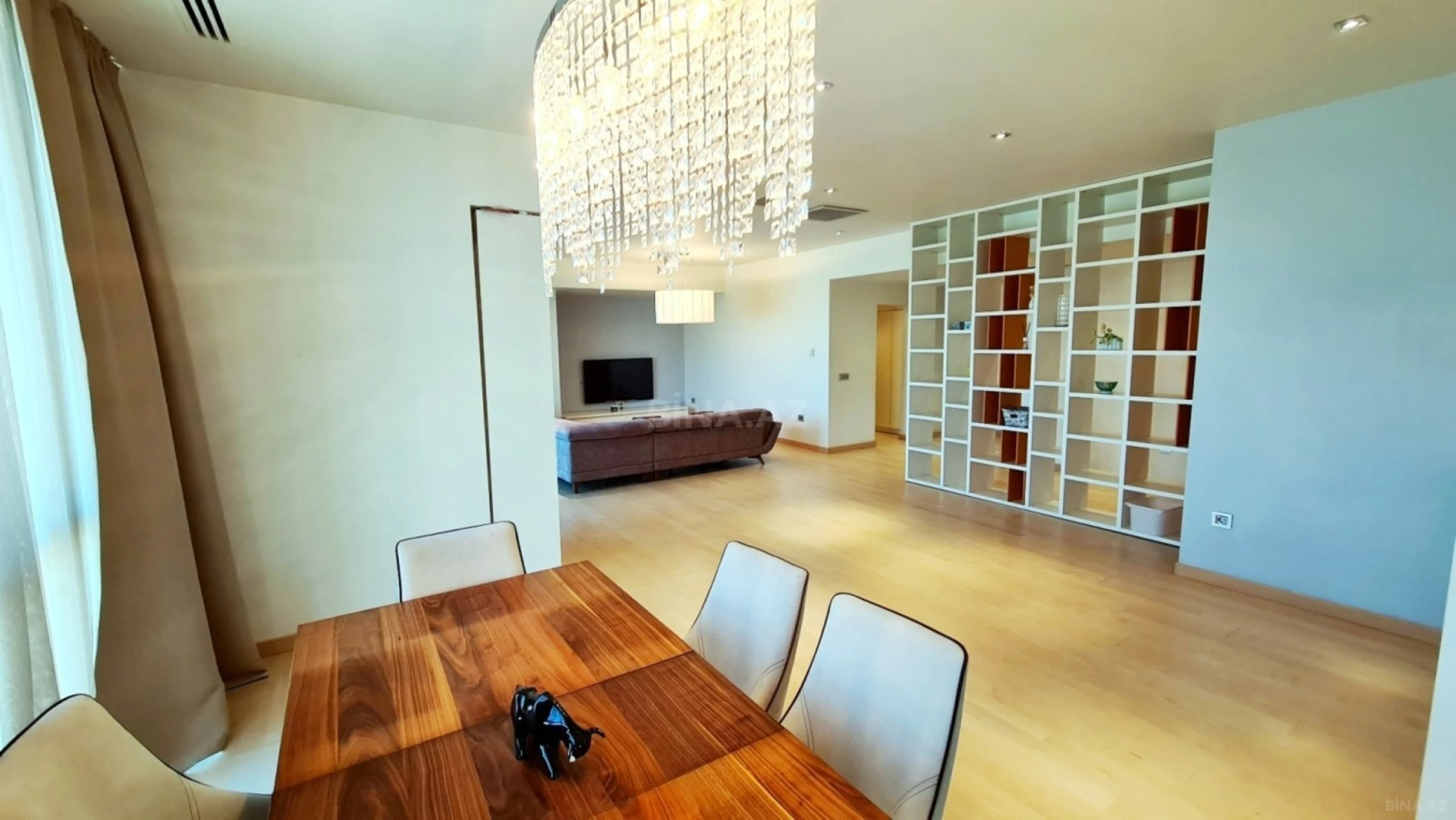 Satılır 4 otaqlı mənzil 185 m²