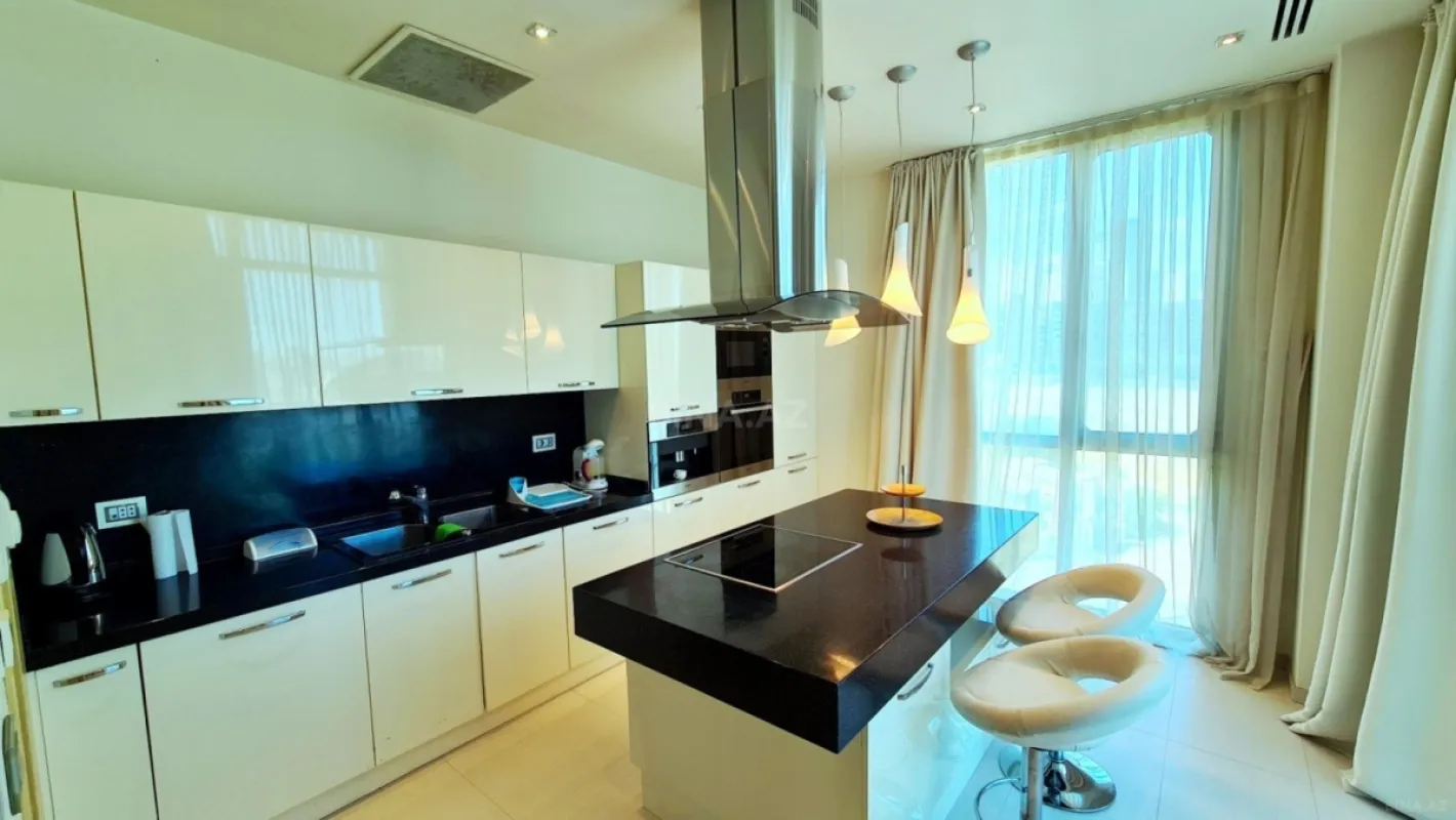 Satılır 4 otaqlı mənzil 185 m²