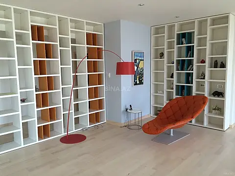 Satılır 4 otaqlı mənzil 185 m²