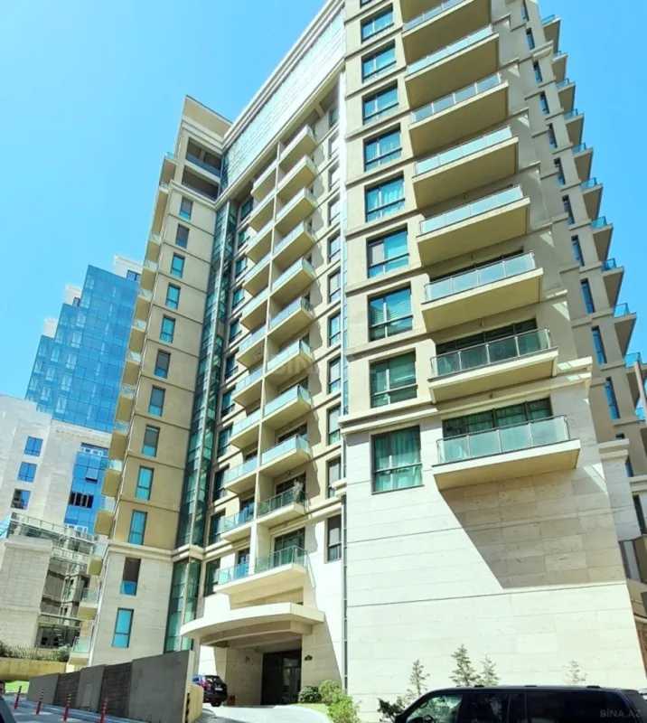 Satılır 4 otaqlı mənzil 185 m²