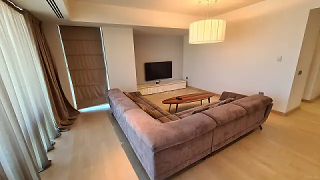 Satılır 4 otaqlı mənzil 185 m²