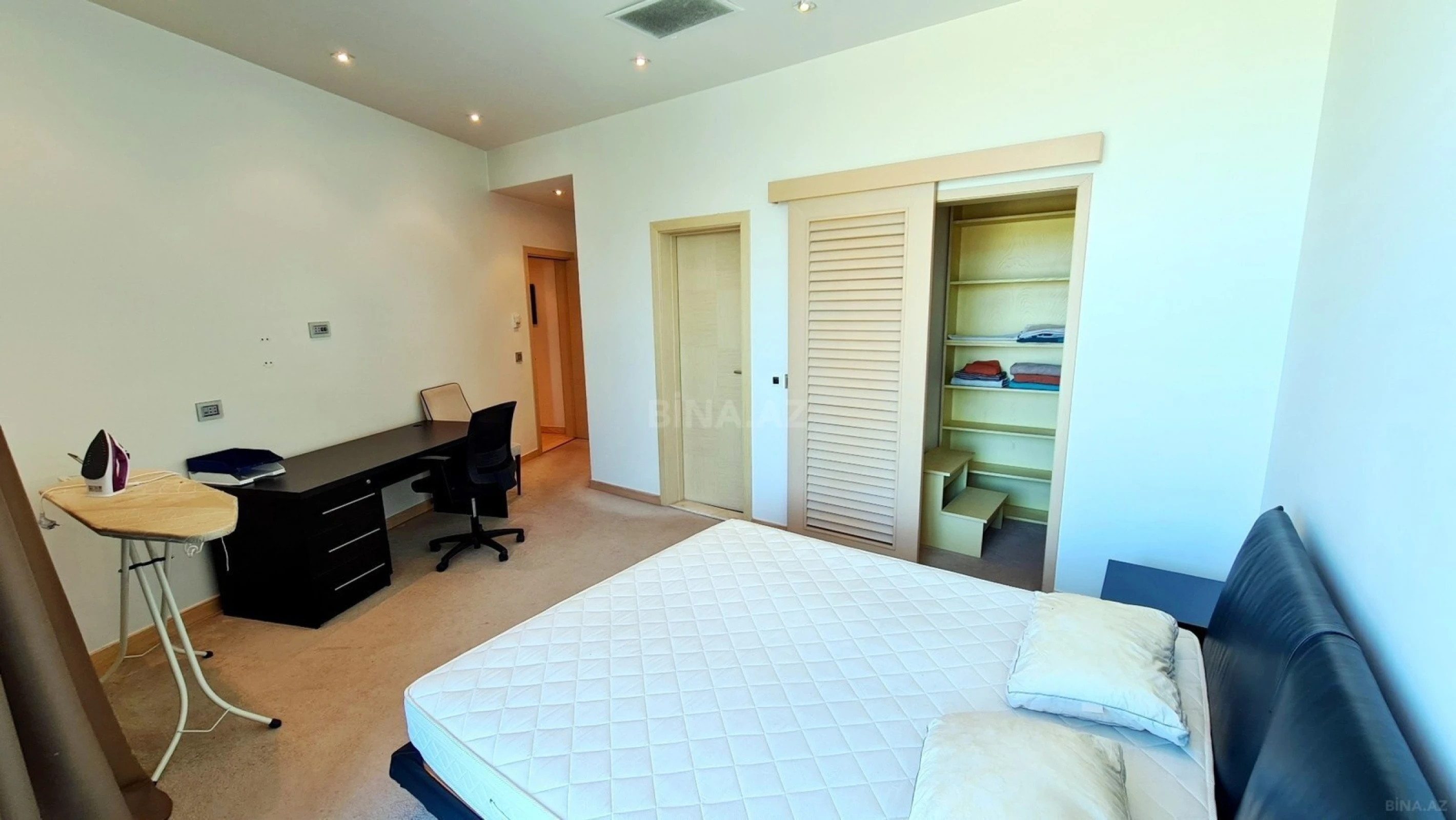 Satılır 4 otaqlı mənzil 185 m²