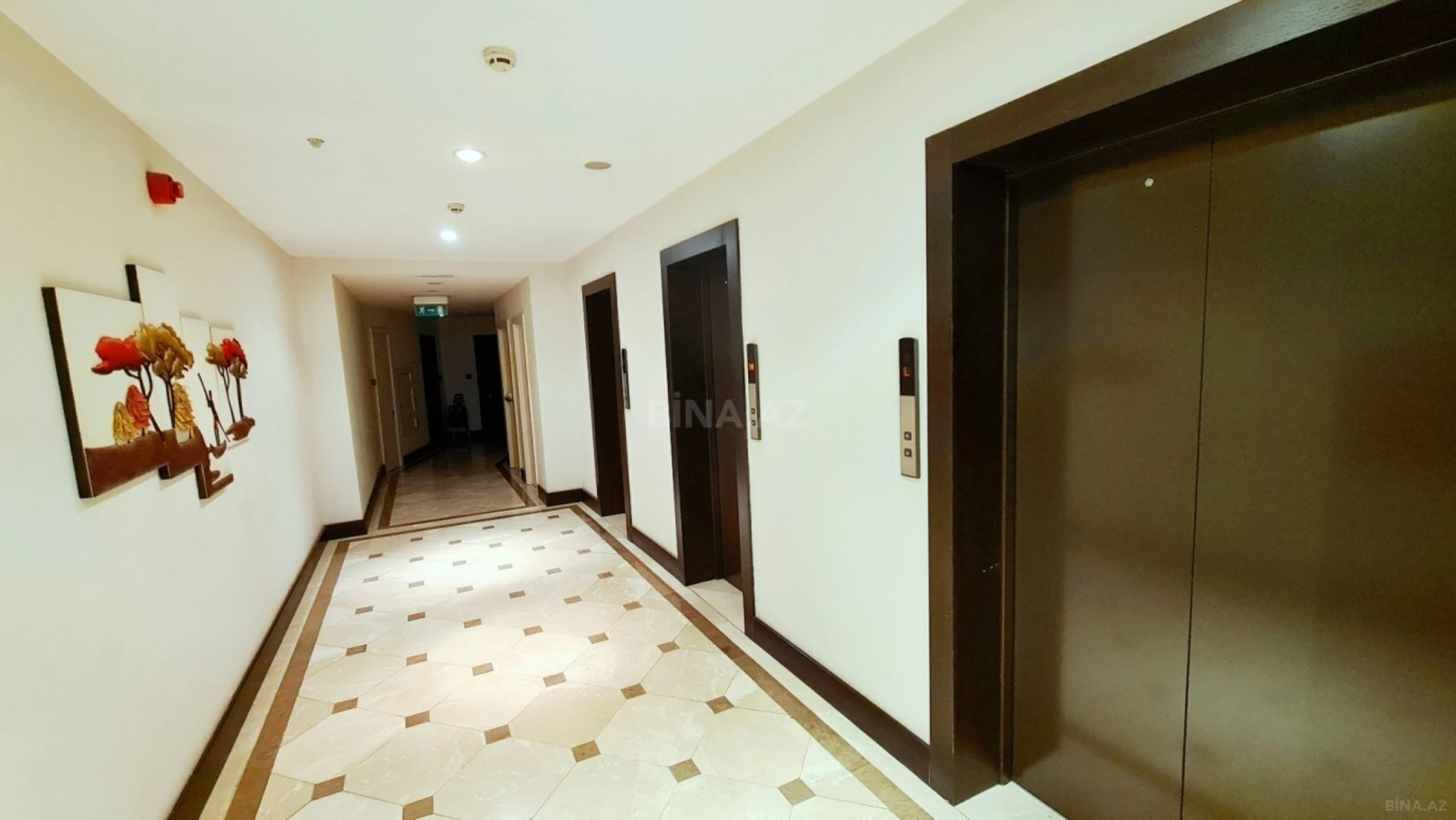 Satılır 4 otaqlı mənzil 185 m²