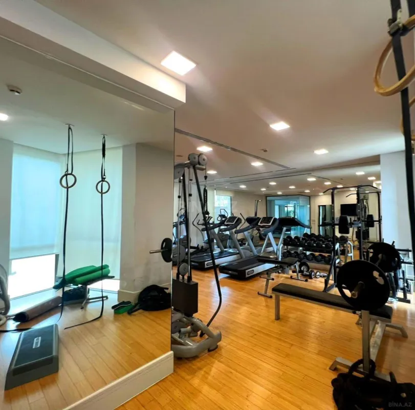 Satılır 4 otaqlı mənzil 185 m²