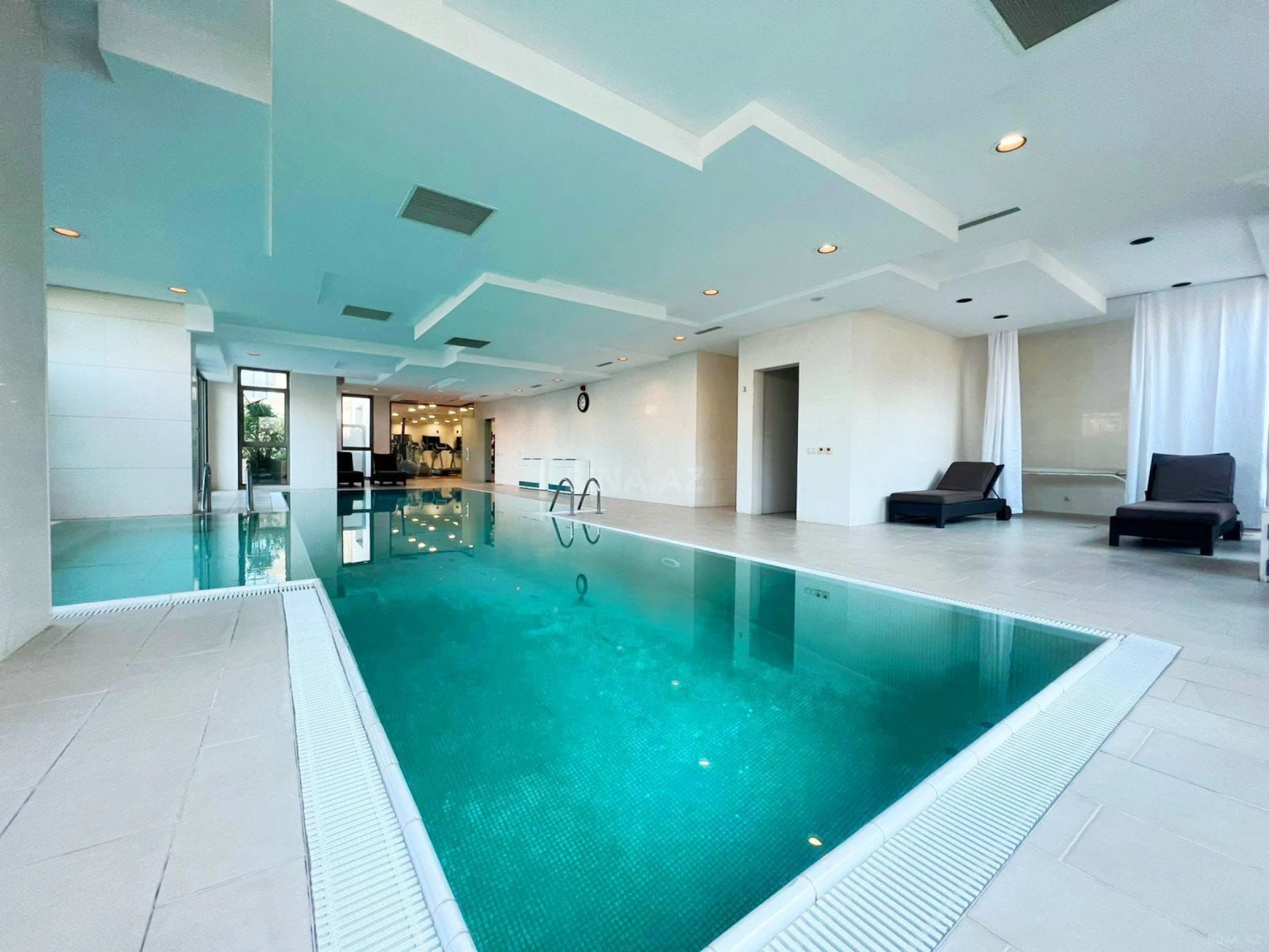 Satılır 4 otaqlı mənzil 185 m²