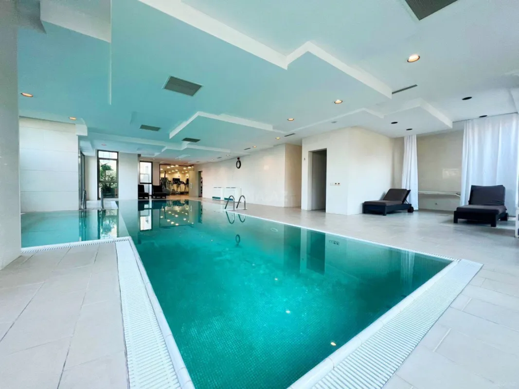 Satılır 4 otaqlı mənzil 185 m²